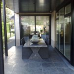 Modern rechthoekige stenen tuintafel 230 x 100 cm Moderne tafel 230 x 100 cm geheel uit natuursteen